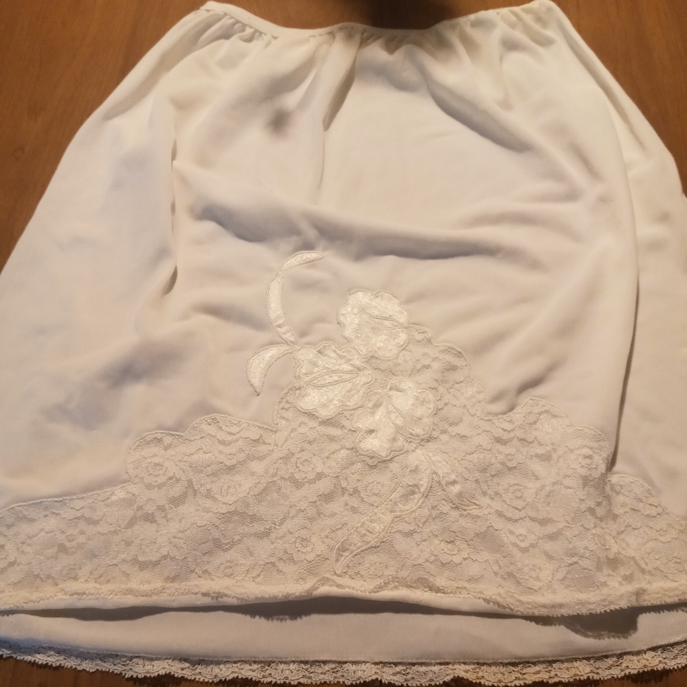 Vintage Floral inlay half slip